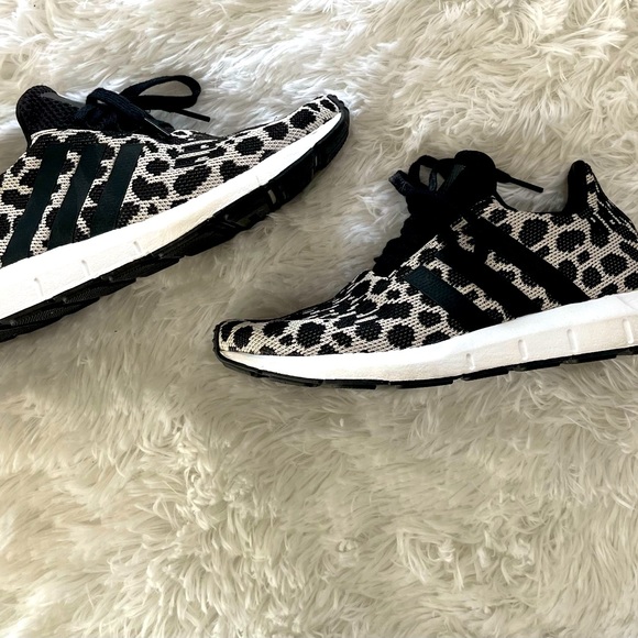 Adidas swift run tennis shoes - Picture 1 of 4